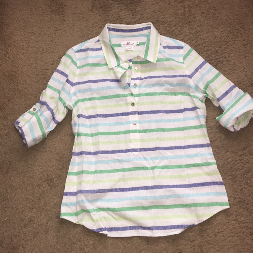 Lovely vineyard vines blouse